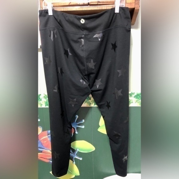 🎊 Xersion Black with Black Stars polyester blend leggings - Picture 4 of 9